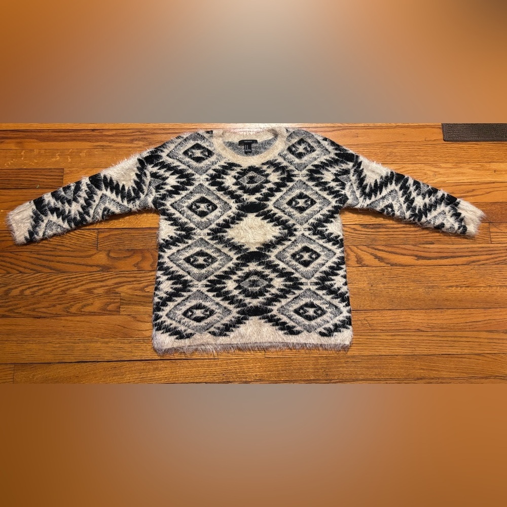 Forever 21 Textured Knit Sweater in Black and Cream